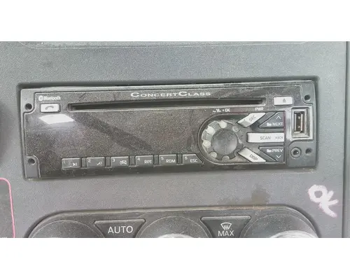 PETERBILT 579 RADIO AMFMBLUETOOTH