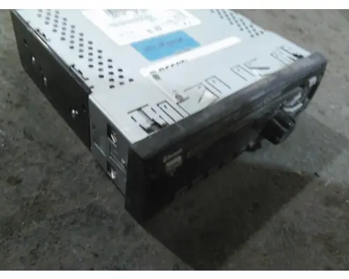 PETERBILT 579 RADIO AMFMBLUETOOTH