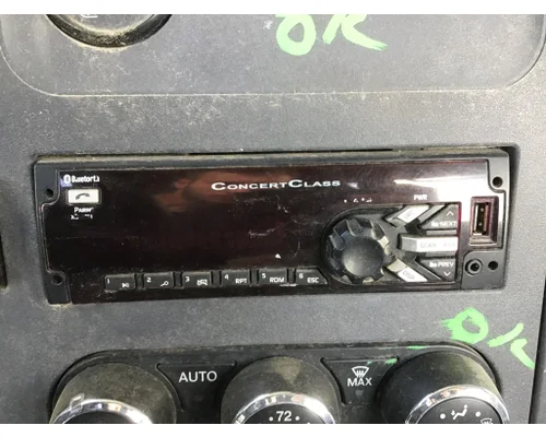 PETERBILT 579 RADIO AMFMBLUETOOTH
