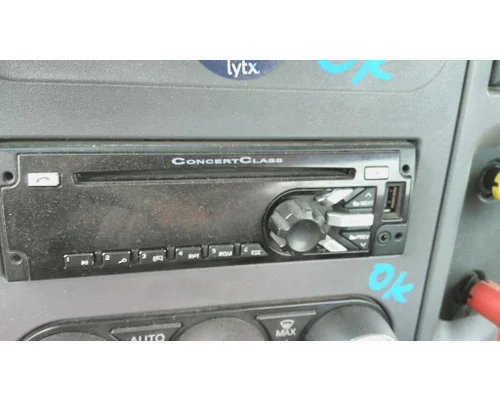 PETERBILT 579 RADIO AMFMBLUETOOTH