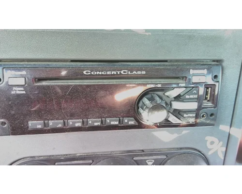 PETERBILT 579 RADIO AM/FM/BLUETOOTH