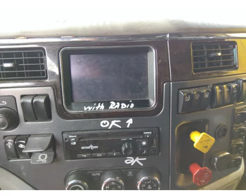 PETERBILT 579 RADIO AMFMBLUETOOTH