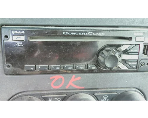PETERBILT 579 RADIO AM/FM/BLUETOOTH