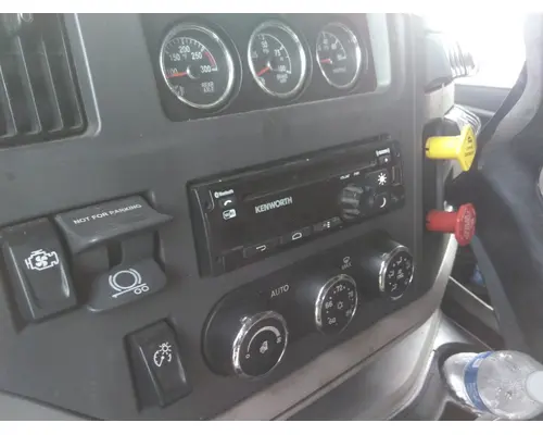 PETERBILT 579 RADIO AV EQUIPMENT