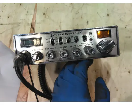 PETERBILT 579 RADIO AV EQUIPMENT