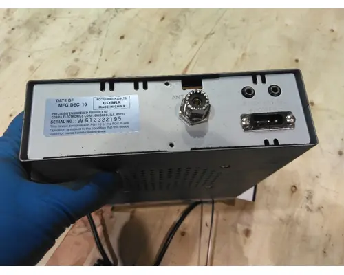 PETERBILT 579 RADIO AV EQUIPMENT