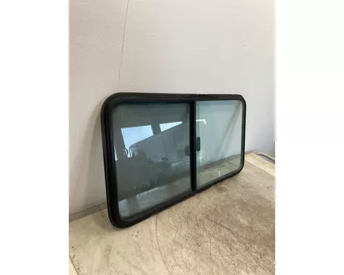 PETERBILT 579 Rear Glass