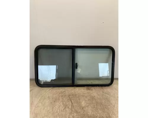 PETERBILT 579 Rear Glass