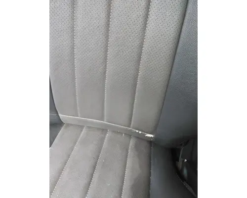 PETERBILT 579 SEAT, FRONT