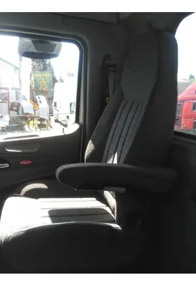 PETERBILT 579 SEAT, FRONT