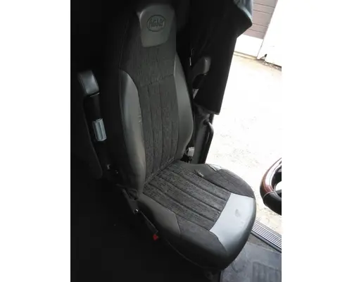 PETERBILT 579 SEAT, FRONT