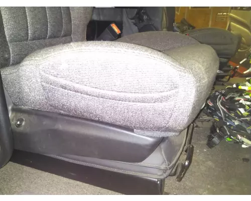 PETERBILT 579 SEAT, FRONT