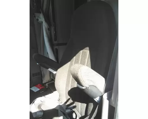 PETERBILT 579 SEAT, FRONT