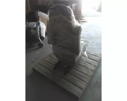 PETERBILT 579 SEAT, FRONT