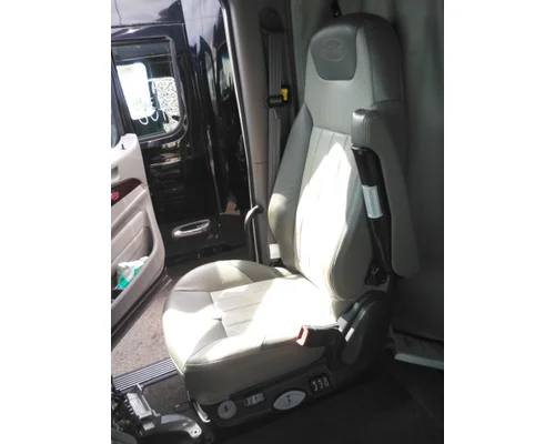 PETERBILT 579 SEAT, FRONT