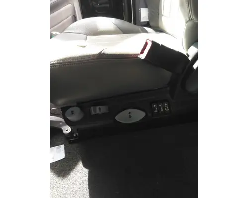 PETERBILT 579 SEAT, FRONT