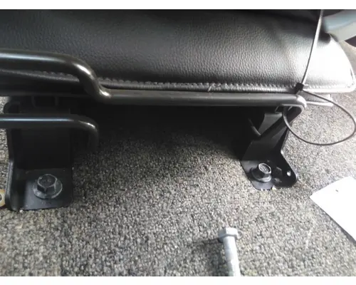 PETERBILT 579 SEAT, FRONT