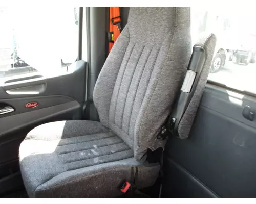PETERBILT 579 SEAT, FRONT
