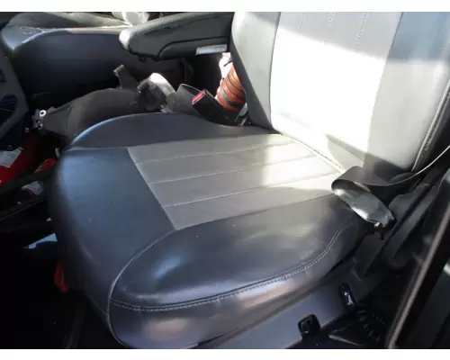 PETERBILT 579 SEAT, FRONT