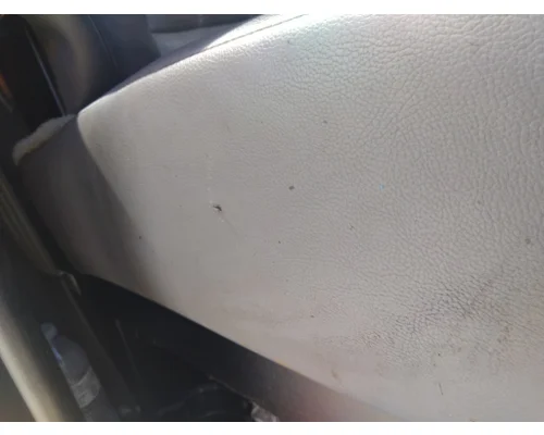 PETERBILT 579 SEAT, FRONT