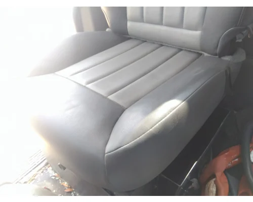PETERBILT 579 SEAT, FRONT