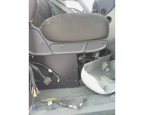 PETERBILT 579 SEAT, FRONT