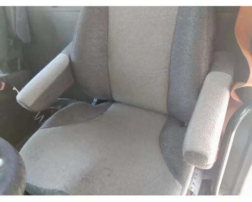 PETERBILT 579 SEAT, FRONT