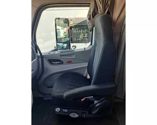 PETERBILT 579 SEAT, FRONT