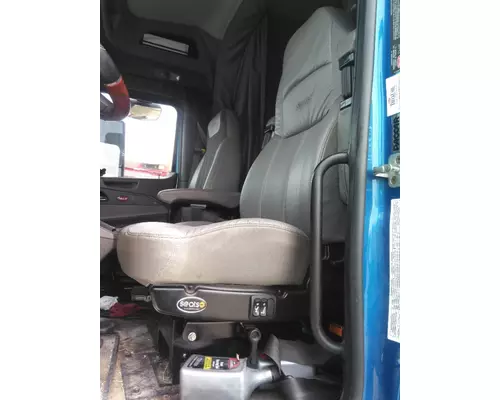 PETERBILT 579 SEAT, FRONT