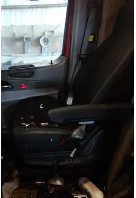 PETERBILT 579 SEAT, FRONT