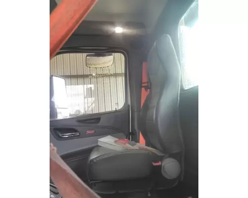 PETERBILT 579 SEAT, FRONT
