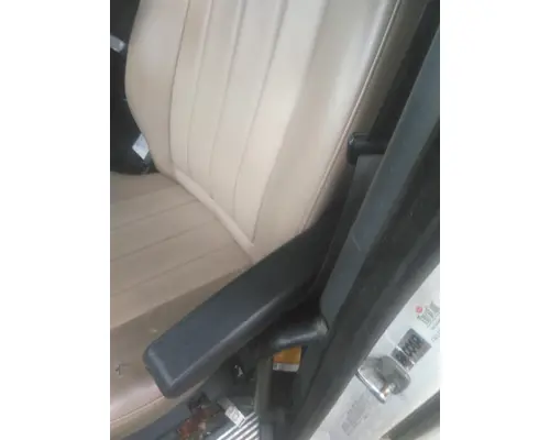 PETERBILT 579 SEAT, FRONT