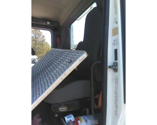 PETERBILT 579 SEAT, FRONT