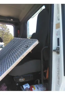 PETERBILT 579 SEAT, FRONT
