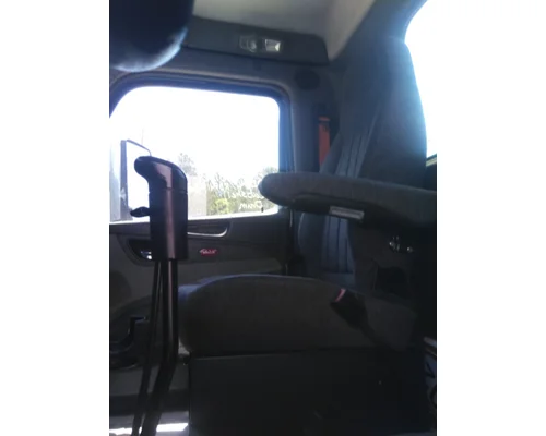 PETERBILT 579 SEAT, FRONT