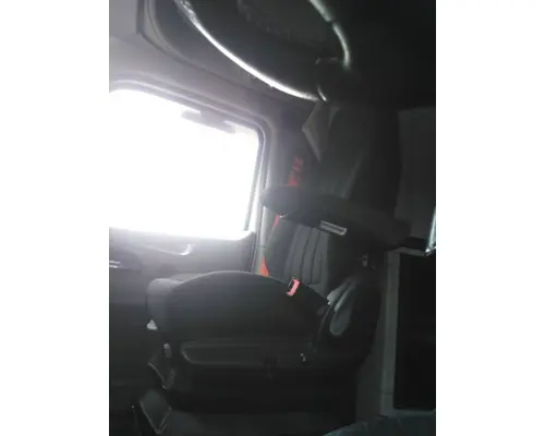 PETERBILT 579 SEAT, FRONT