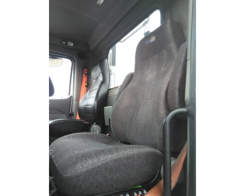 PETERBILT 579 SEAT, FRONT