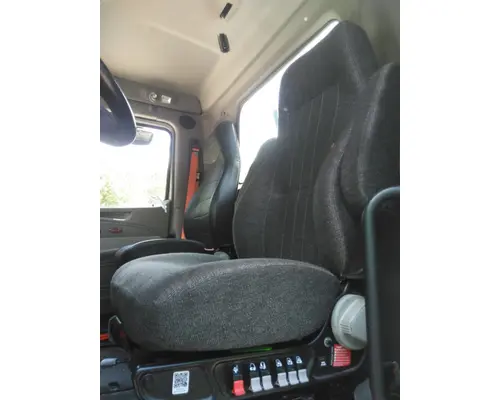 PETERBILT 579 SEAT, FRONT