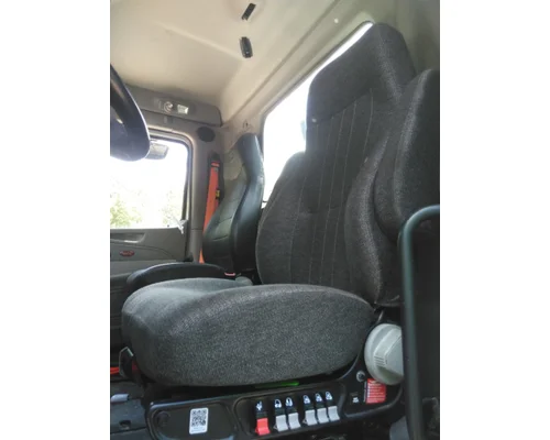 PETERBILT 579 SEAT, FRONT