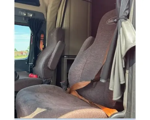 PETERBILT 579 SEAT, FRONT