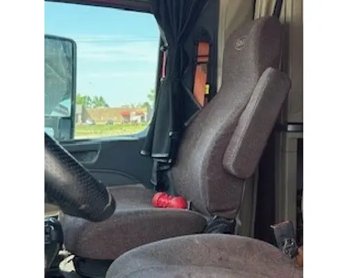 PETERBILT 579 SEAT, FRONT