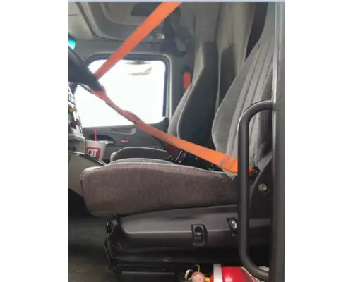PETERBILT 579 SEAT, FRONT