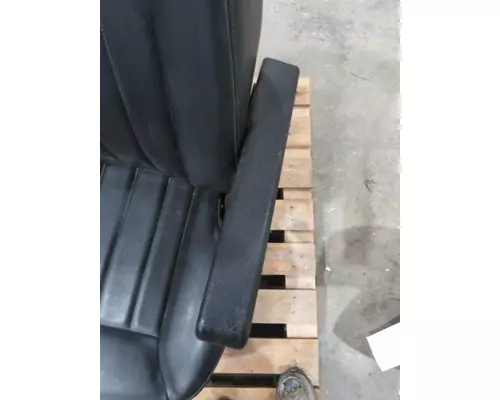 PETERBILT 579 SEAT, FRONT