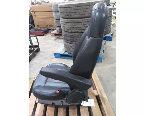 PETERBILT 579 SEAT, FRONT