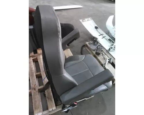 PETERBILT 579 SEAT, FRONT