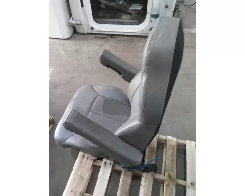 PETERBILT 579 SEAT, FRONT