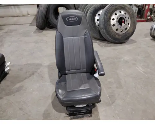 PETERBILT 579 SEAT, FRONT