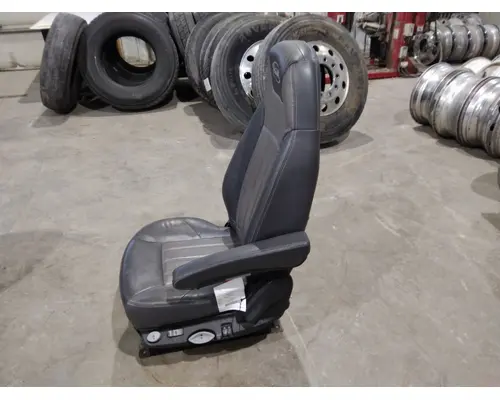 PETERBILT 579 SEAT, FRONT