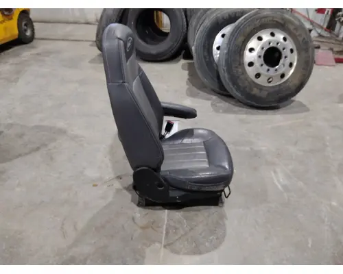 PETERBILT 579 SEAT, FRONT