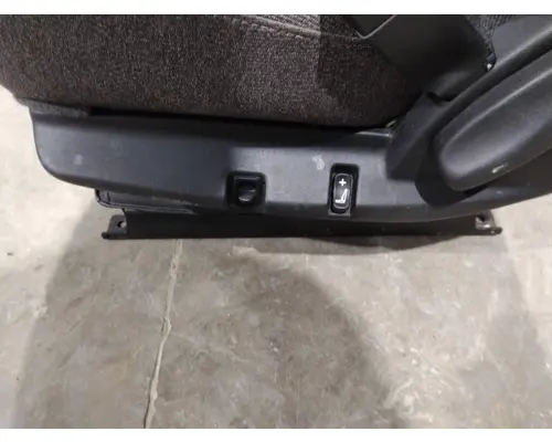 PETERBILT 579 SEAT, FRONT
